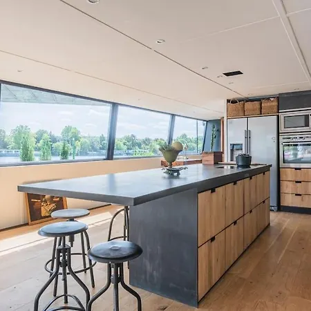 House Boat « le Batelier » Bådhotel